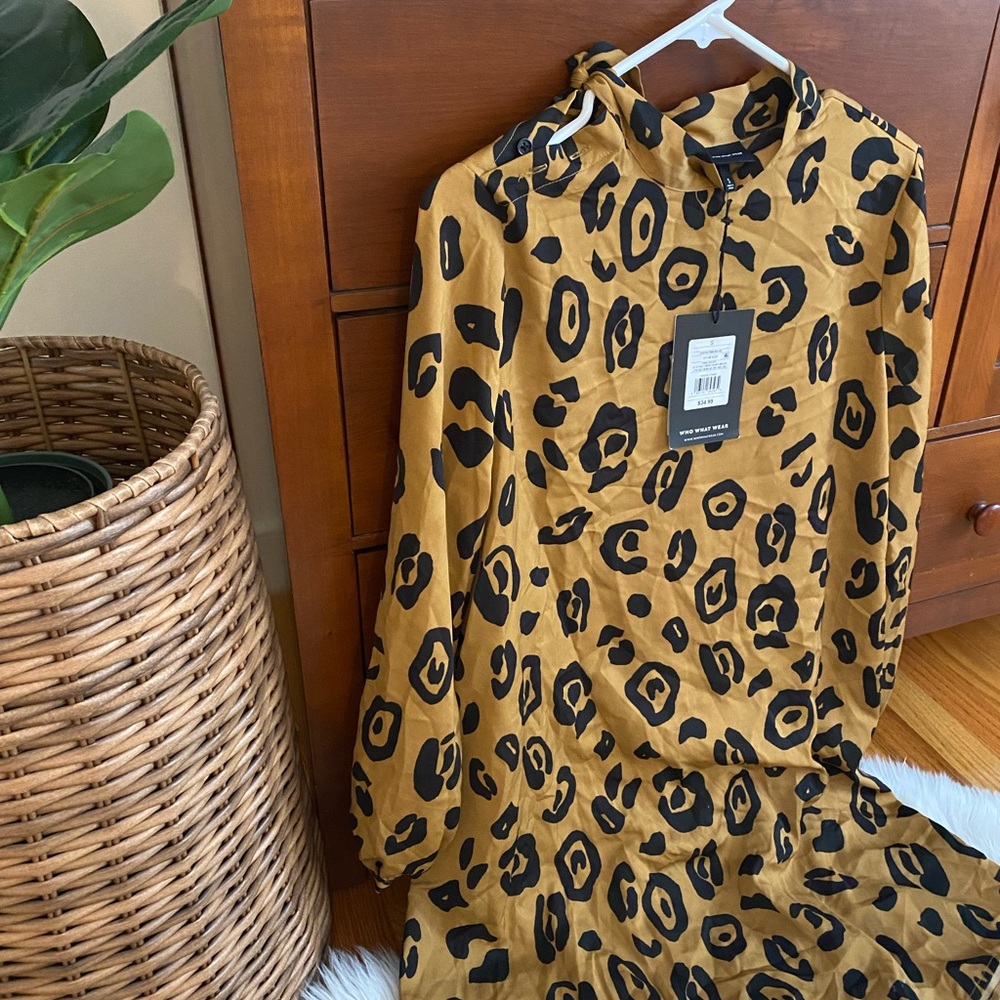 NWT. Who What Wear animal printed dress in size small. Has a tie at the neck.